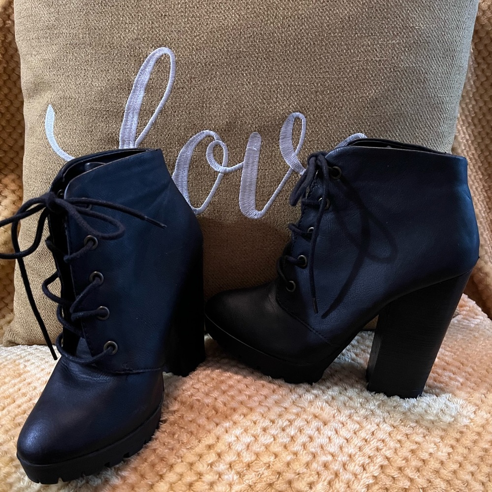 Steve Madden ankle boot 6.5
